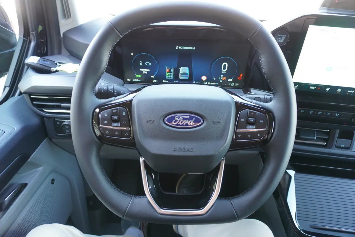 340L 2.5 PHEV 233PK L2H1 Titanium X 8 Persoons PHEV Automaat nr. V078 | Hybride | Airco | Adap. Cruise | Navi | Pano | 360 Cam | Elek.Schuifdeur L+R