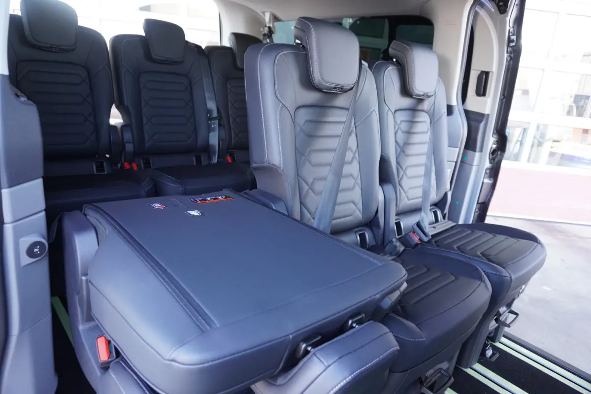 340L 2.5 PHEV 233PK L2H1 Titanium X 8 Persoons PHEV Automaat nr. V 067 | Hybride | Airco | Adap. Cruise | Navi | Pano | 360 Cam | Elek.Schuifdeur L+R| Incl BPM