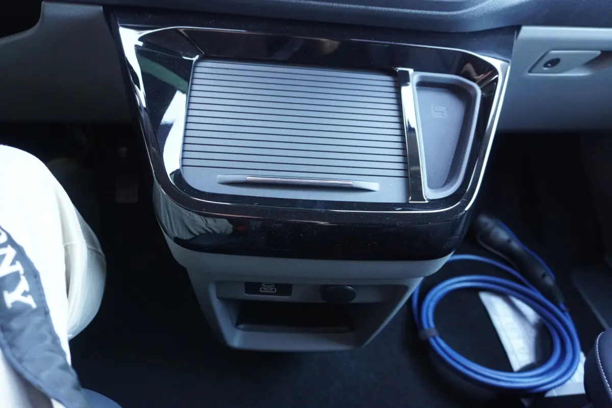 340L 2.5 PHEV 233PK L2H1 Titanium X 8 Persoons PHEV Automaat nr. V 067 | Hybride | Airco | Adap. Cruise | Navi | Pano | 360 Cam | Elek.Schuifdeur L+R| Incl BPM