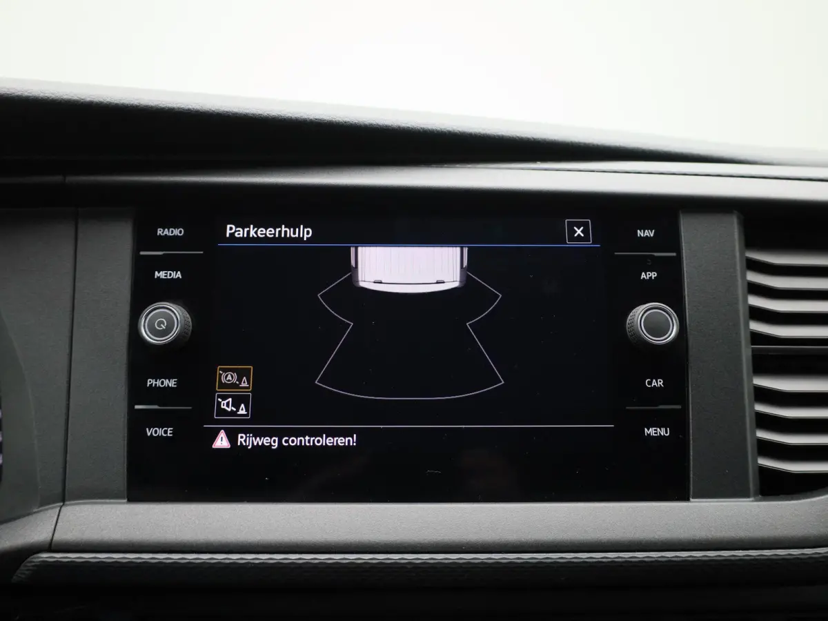2.0 TDI L1H1 110PK | Airco | Parkeersensoren Achter | Navigatie | Apple/Android Carplay | Elektrisch Verstel/Verwarmbare Spiegels |
