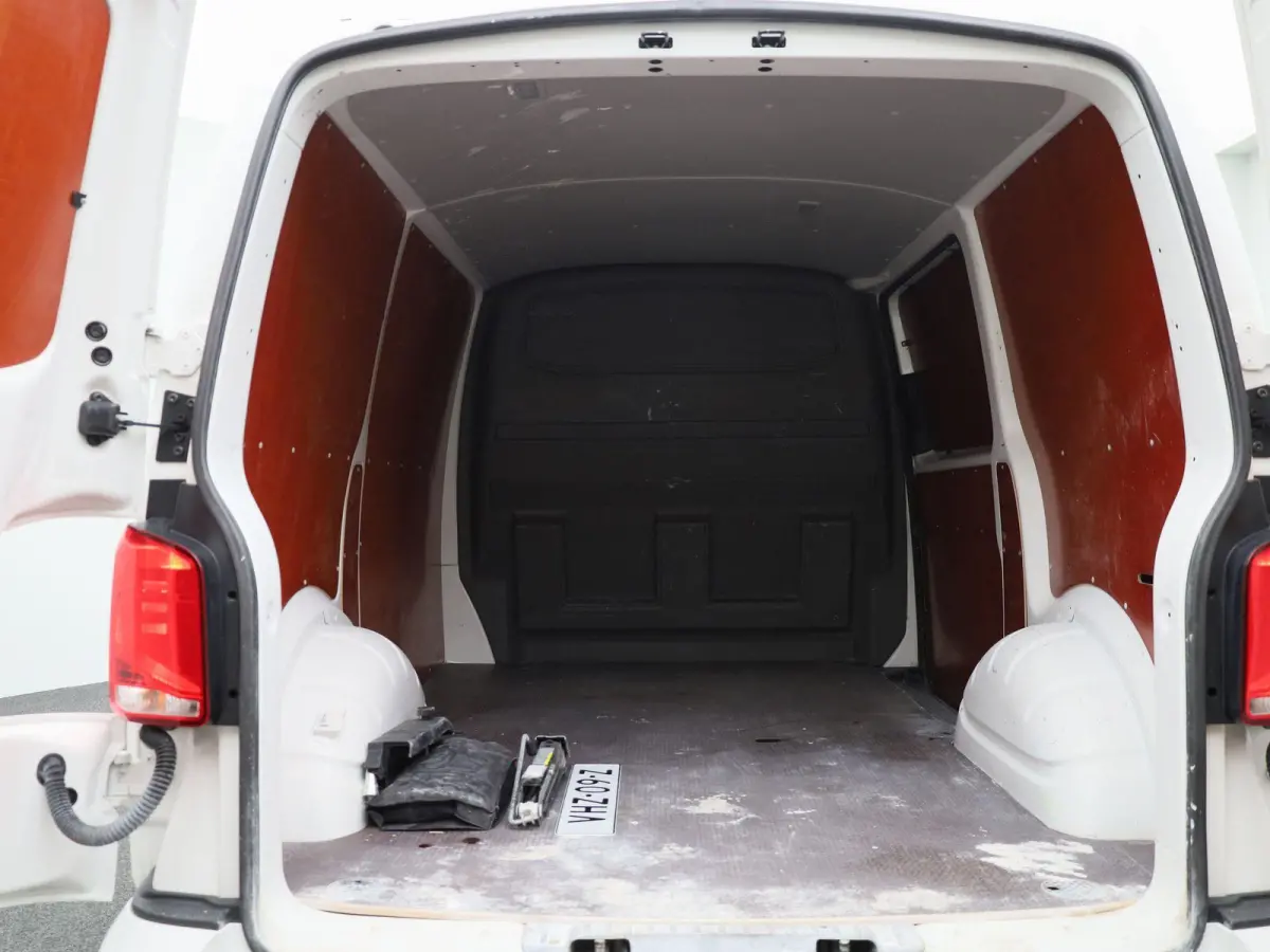 2.0 TDI L1H1 110PK | Airco | Parkeersensoren Achter | Navigatie | Apple/Android Carplay | Elektrisch Verstel/Verwarmbare Spiegels |