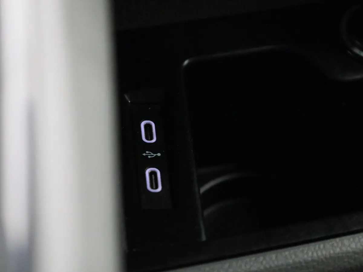 2.0 TDI L1H1 110PK | Airco | Parkeersensoren Achter | Navigatie | Apple/Android Carplay | Elektrisch Verstel/Verwarmbare Spiegels |