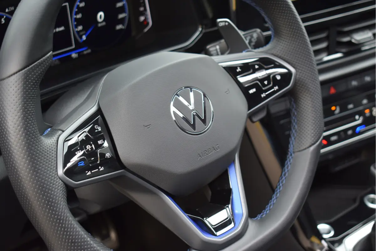 2.0 TSI 4Motion R Facelift Pano Navi Camera Keyless Beats 19 Inch