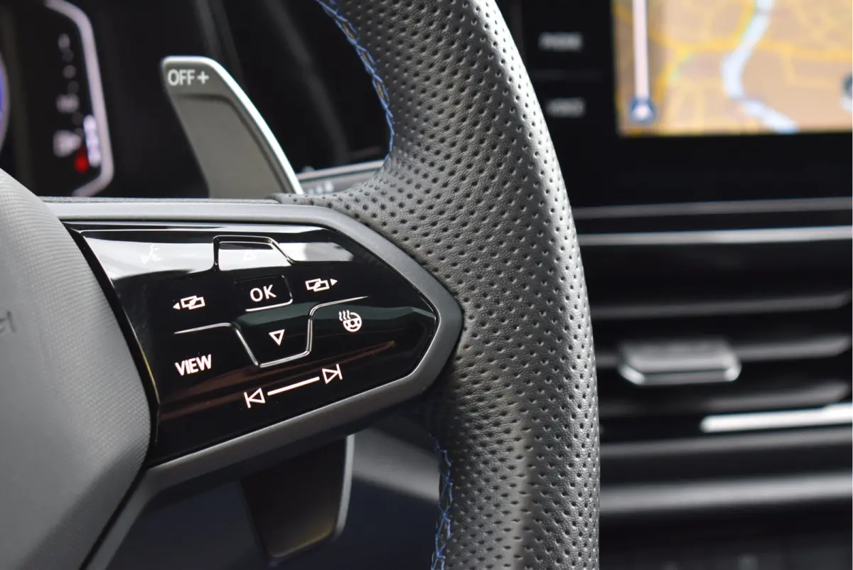 2.0 TSI 4Motion R Facelift Pano Navi Camera Keyless Beats 19 Inch