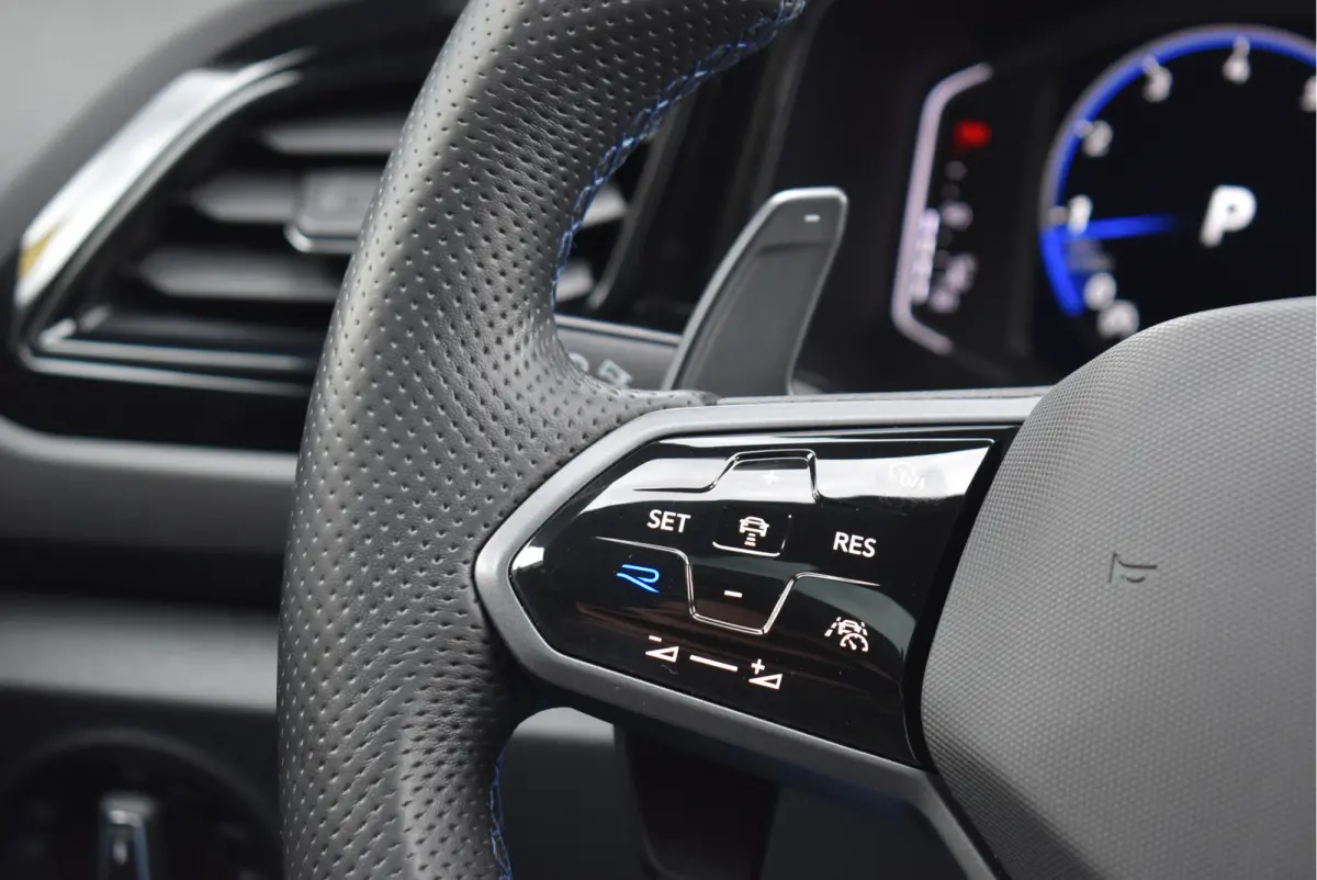 2.0 TSI 4Motion R Facelift Pano Navi Camera Keyless Beats 19 Inch
