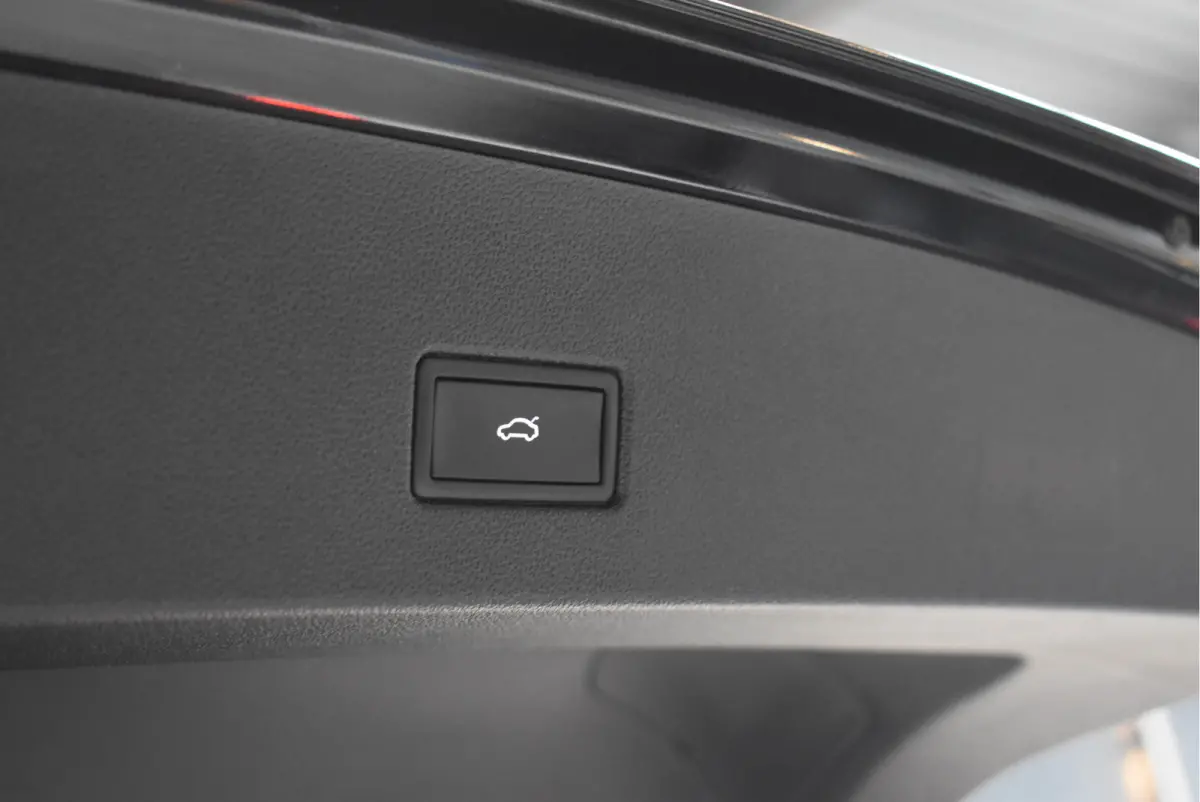 2.0 TSI 4Motion R Facelift Pano Navi Camera Keyless Beats 19 Inch