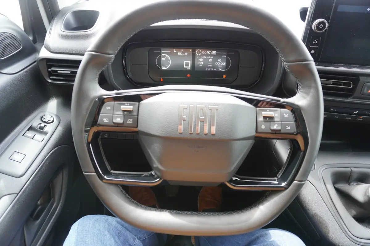 BlueHDi 130PK S&S L2 1000kg 3 zits nr.V059 | Airco | Cruise | Camera | Apple CP+Android auto
