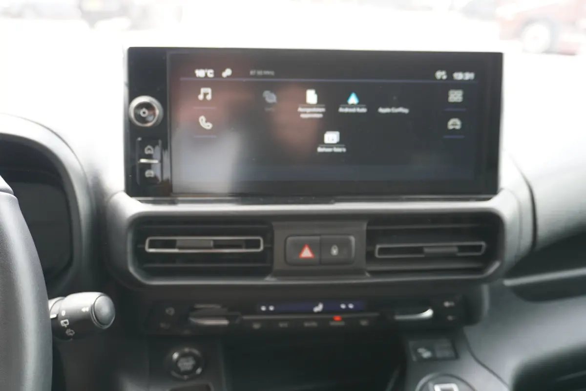 BlueHDi 130PK S&S L2 1000kg 3 zits nr.V059 | Airco | Cruise | Camera | Apple CP+Android auto