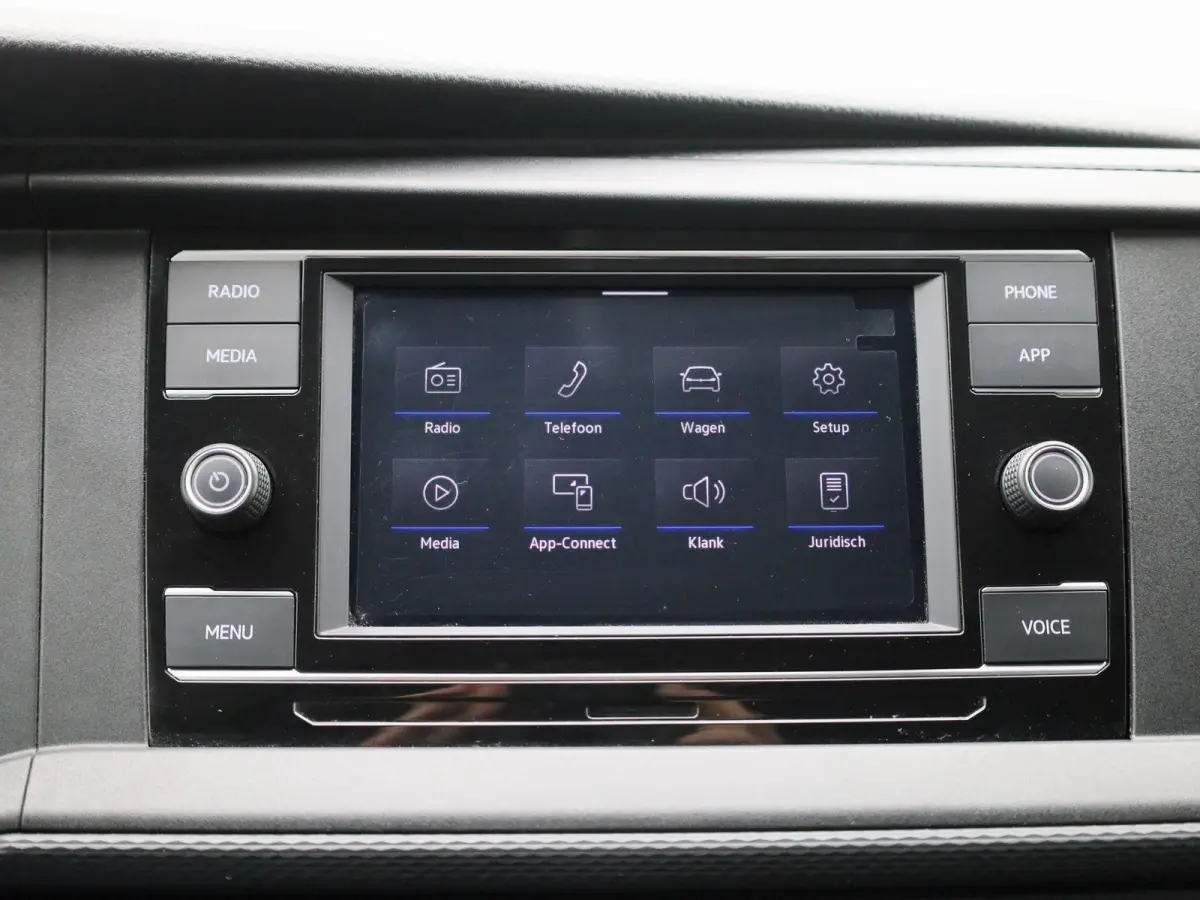2.0 TDI L1H1 150PK Automaat | Multifunctioneel Stuurwiel | Stoelverwarming | Elektrische Spiegels | Parkeersensoren Achter | Cruise Control | App-Connect | DAB+ | Airco |