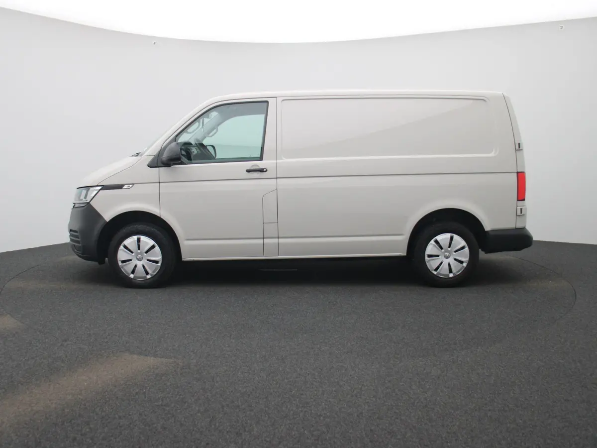 2.0 TDI L1H1 150PK Automaat | Multifunctioneel Stuurwiel | Stoelverwarming | Elektrische Spiegels | Parkeersensoren Achter | Cruise Control | App-Connect | DAB+ | Airco |