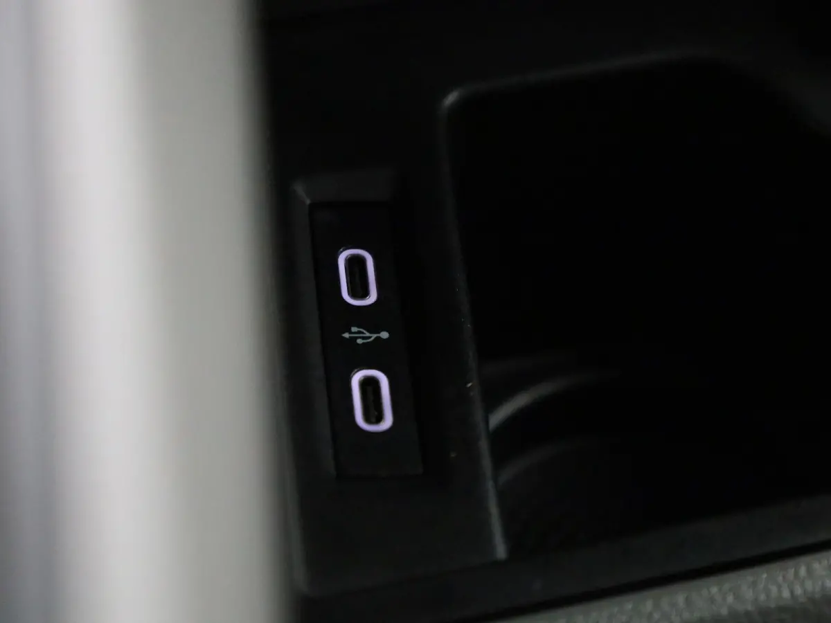 2.0 TDI L1H1 150PK Automaat | Multifunctioneel Stuurwiel | Stoelverwarming | Elektrische Spiegels | Parkeersensoren Achter | Cruise Control | App-Connect | DAB+ | Airco |