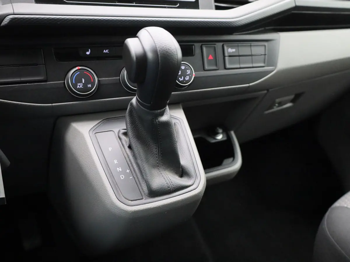2.0 TDI L1H1 150PK Automaat | Multifunctioneel Stuurwiel | Stoelverwarming | Elektrische Spiegels | Parkeersensoren Achter | Cruise Control | App-Connect | DAB+ | Airco |