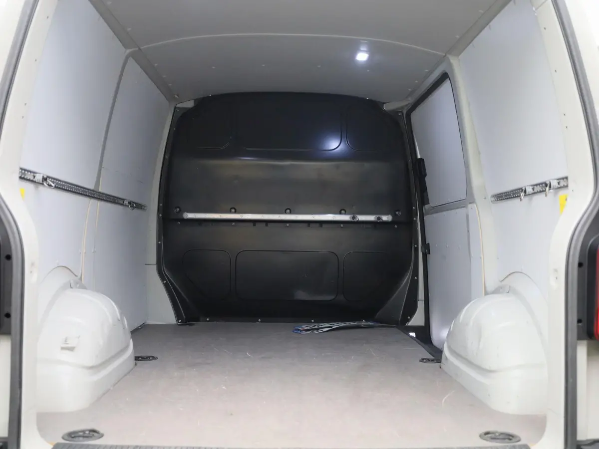 2.0 TDI L1H1 150PK Automaat | Multifunctioneel Stuurwiel | Stoelverwarming | Elektrische Spiegels | Parkeersensoren Achter | Cruise Control | App-Connect | DAB+ | Airco |