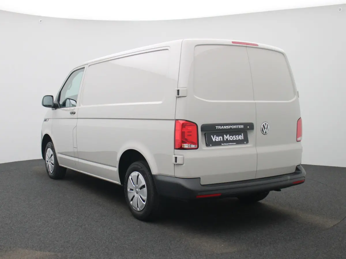 2.0 TDI L1H1 150PK Automaat | Multifunctioneel Stuurwiel | Stoelverwarming | Elektrische Spiegels | Parkeersensoren Achter | Cruise Control | App-Connect | DAB+ | Airco |