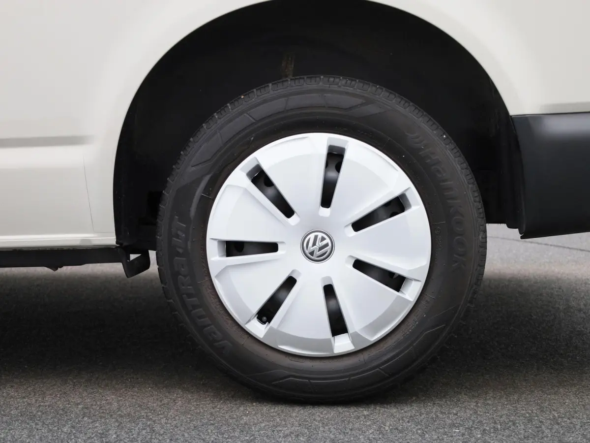 2.0 TDI L1H1 150PK Automaat | Multifunctioneel Stuurwiel | Stoelverwarming | Elektrische Spiegels | Parkeersensoren Achter | Cruise Control | App-Connect | DAB+ | Airco |
