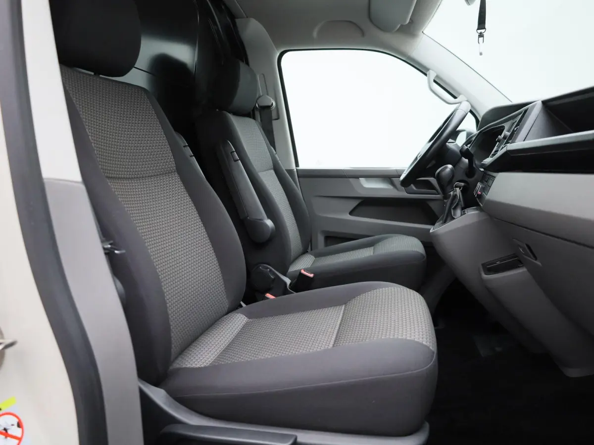 2.0 TDI L1H1 150PK Automaat | Multifunctioneel Stuurwiel | Stoelverwarming | Elektrische Spiegels | Parkeersensoren Achter | Cruise Control | App-Connect | DAB+ | Airco |