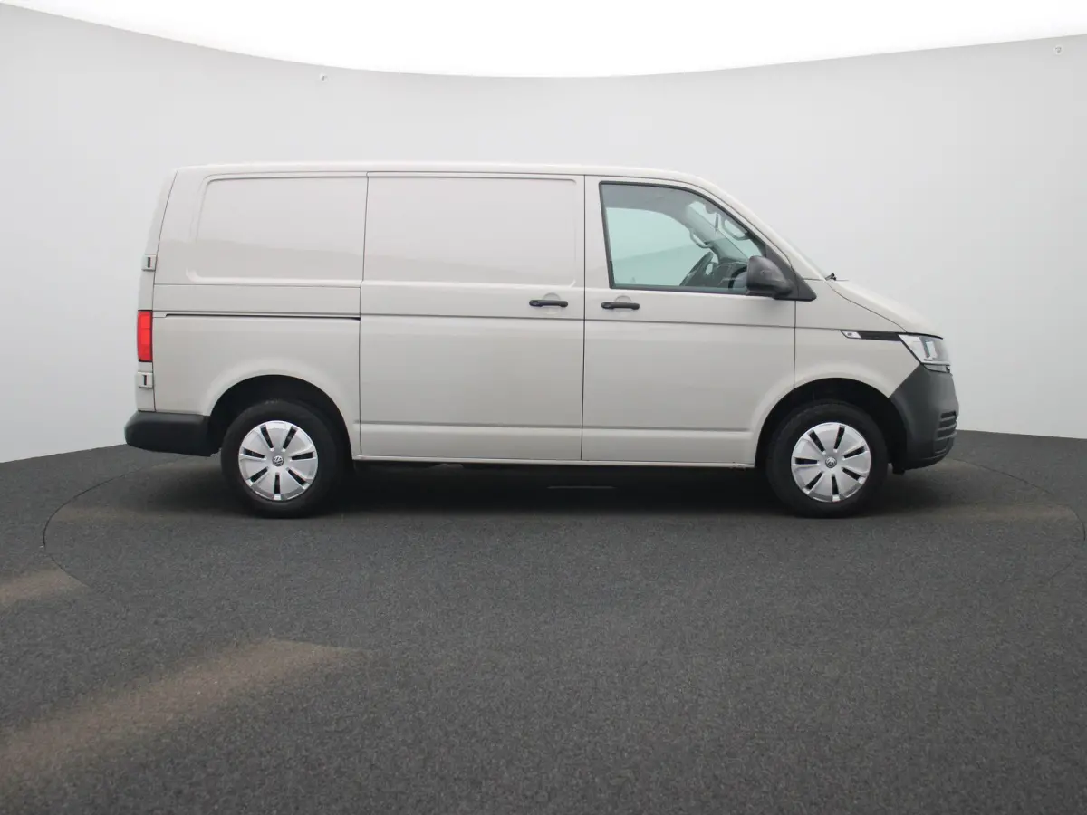 2.0 TDI L1H1 150PK Automaat | Multifunctioneel Stuurwiel | Stoelverwarming | Elektrische Spiegels | Parkeersensoren Achter | Cruise Control | App-Connect | DAB+ | Airco |