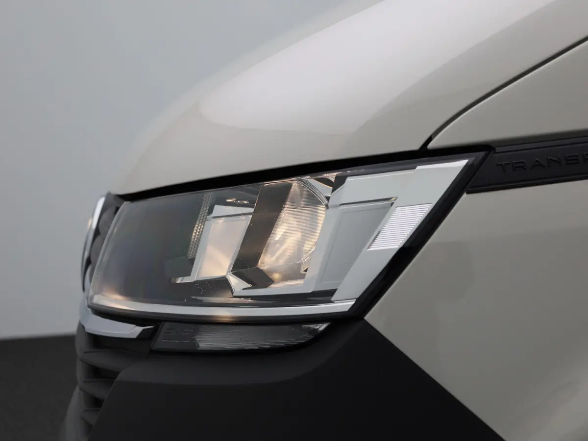2.0 TDI L1H1 150PK Automaat | Multifunctioneel Stuurwiel | Stoelverwarming | Elektrische Spiegels | Parkeersensoren Achter | Cruise Control | App-Connect | DAB+ | Airco |