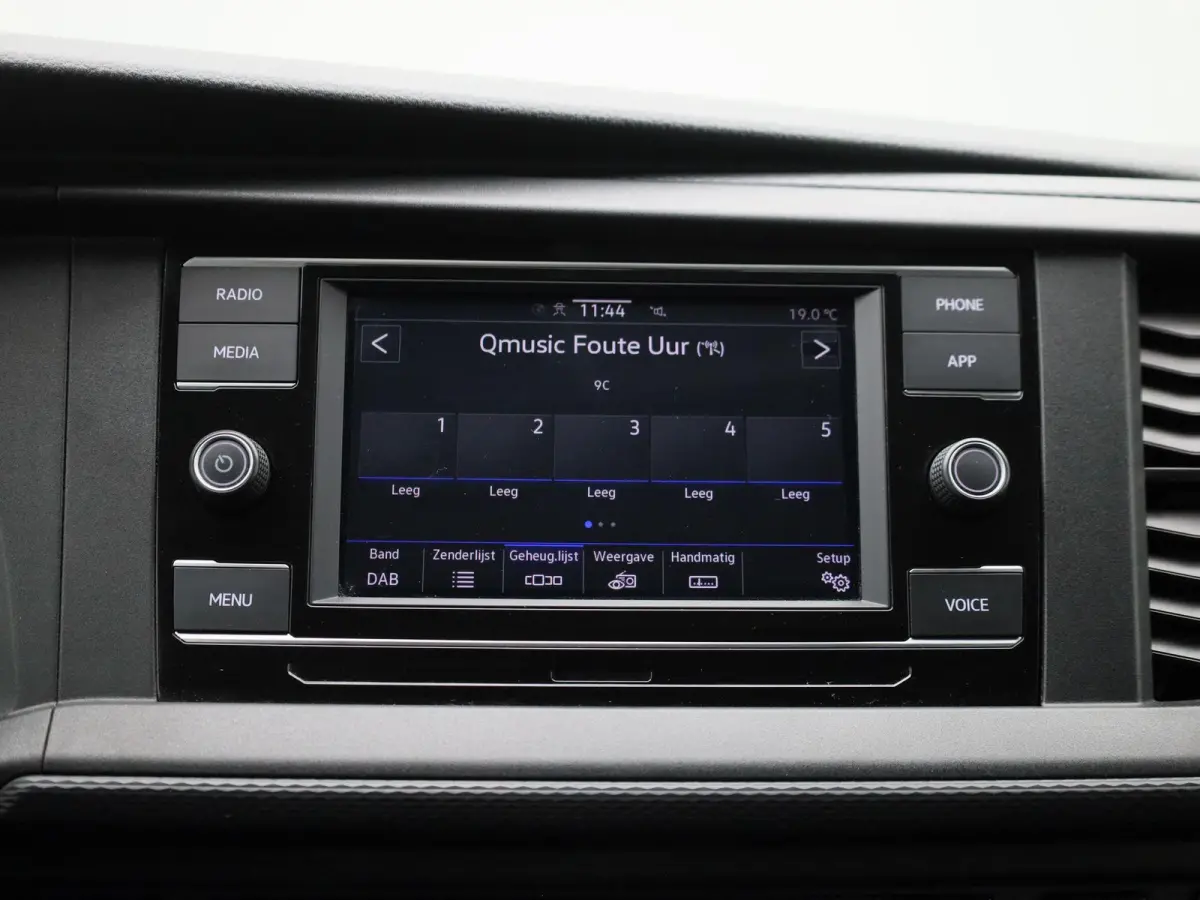 2.0 TDI L1H1 150PK Automaat | Multifunctioneel Stuurwiel | Stoelverwarming | Elektrische Spiegels | Parkeersensoren Achter | Cruise Control | App-Connect | DAB+ | Airco |