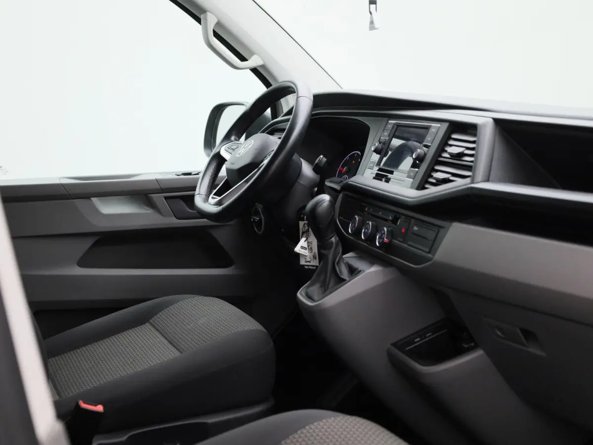 2.0 TDI L1H1 150PK Automaat | Multifunctioneel Stuurwiel | Stoelverwarming | Elektrische Spiegels | Parkeersensoren Achter | Cruise Control | App-Connect | DAB+ | Airco |