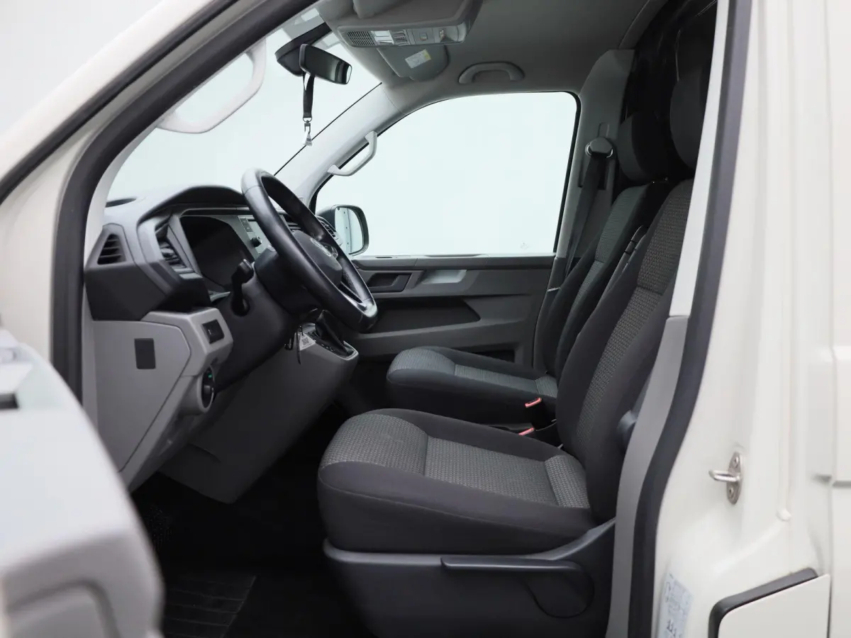 2.0 TDI L1H1 150PK Automaat | Multifunctioneel Stuurwiel | Stoelverwarming | Elektrische Spiegels | Parkeersensoren Achter | Cruise Control | App-Connect | DAB+ | Airco |