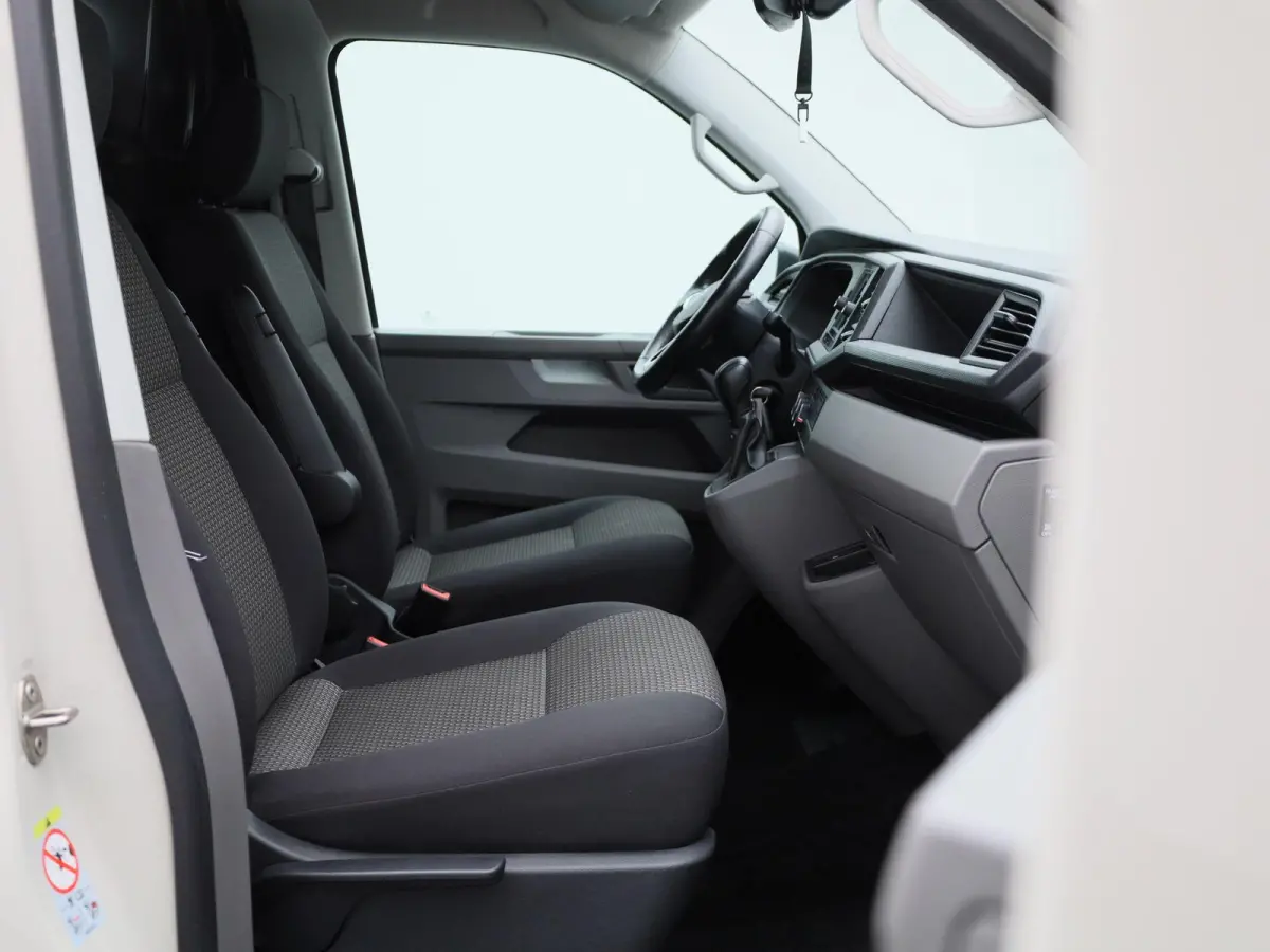 2.0 TDI L1H1 150PK Automaat | Multifunctioneel Stuurwiel | Stoelverwarming | Elektrische Spiegels | Parkeersensoren Achter | Cruise Control | App-Connect | DAB+ | Airco |