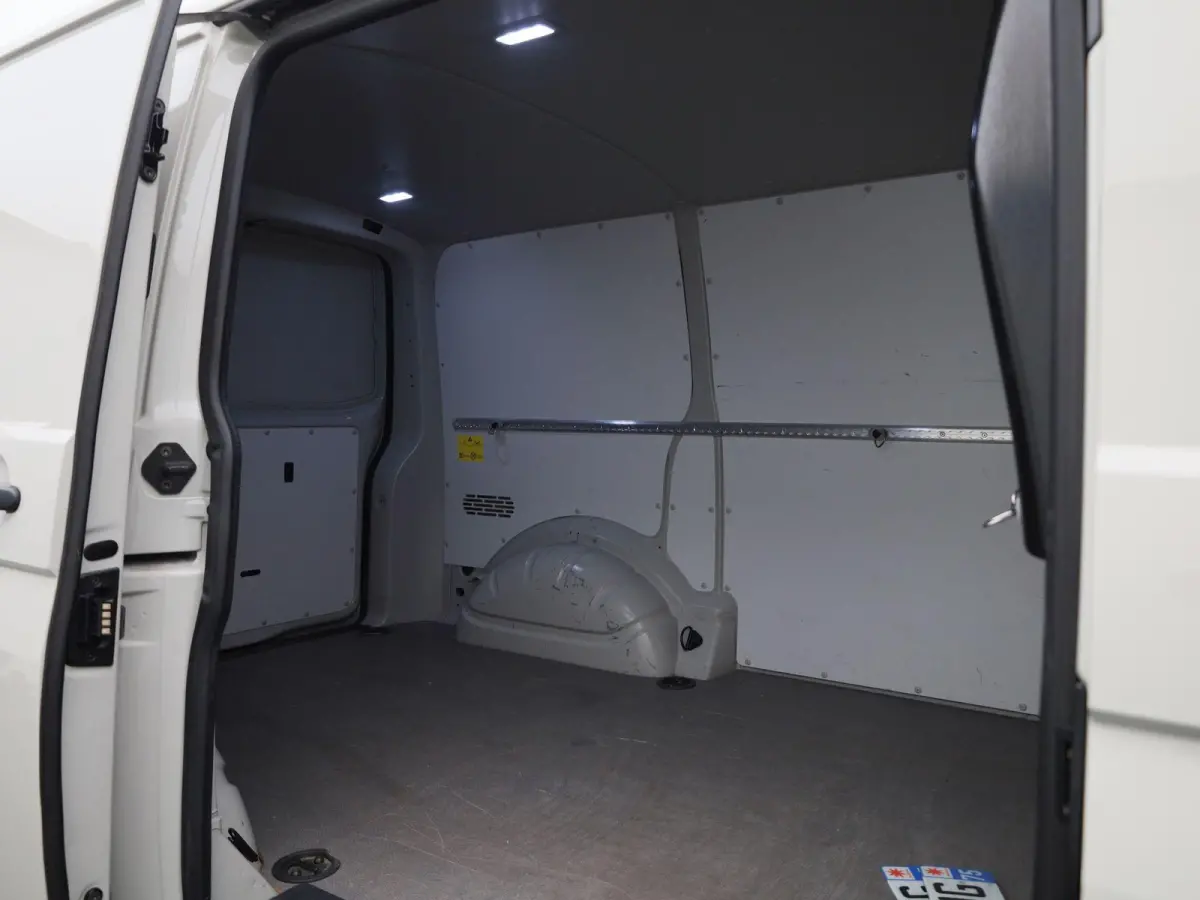2.0 TDI L1H1 150PK Automaat | Multifunctioneel Stuurwiel | Stoelverwarming | Elektrische Spiegels | Parkeersensoren Achter | Cruise Control | App-Connect | DAB+ | Airco |
