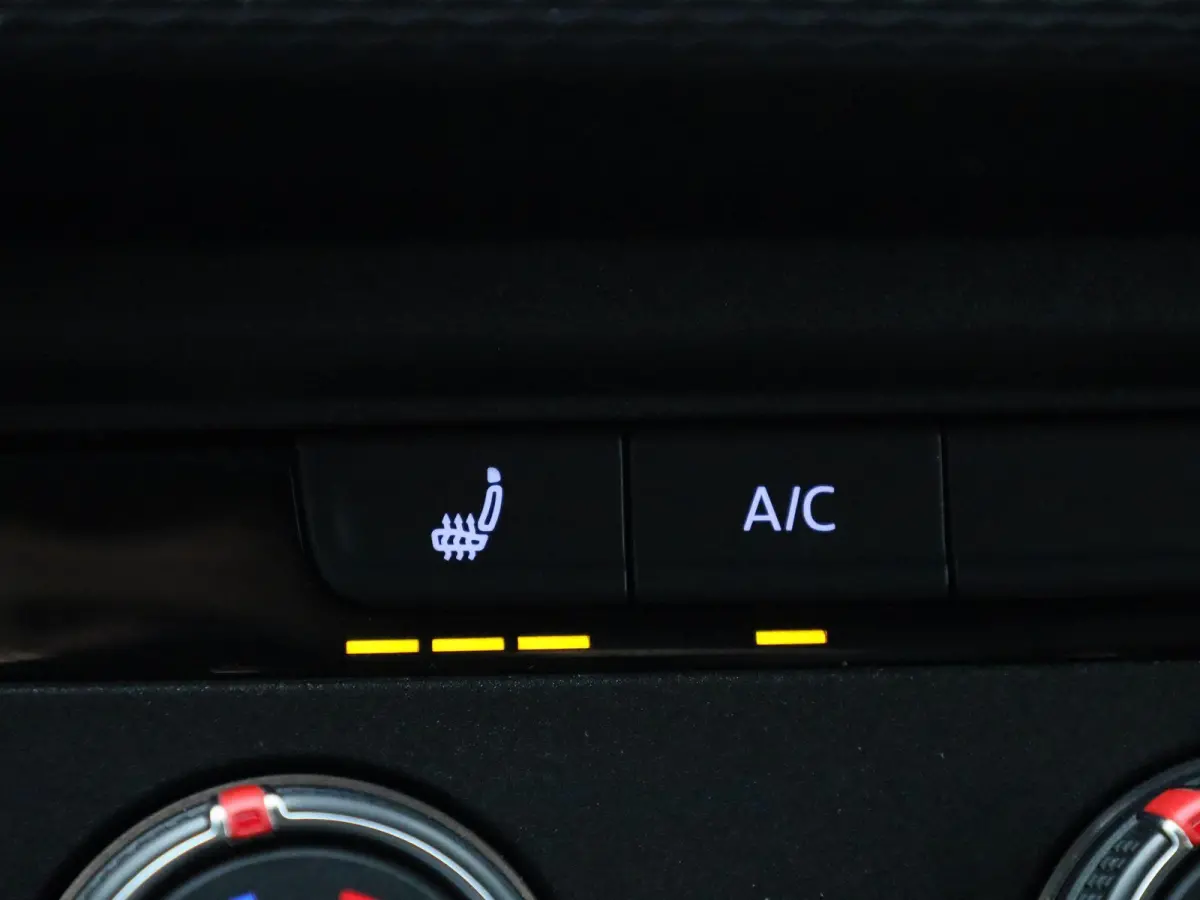 2.0 TDI L1H1 150PK Automaat | Multifunctioneel Stuurwiel | Stoelverwarming | Elektrische Spiegels | Parkeersensoren Achter | Cruise Control | App-Connect | DAB+ | Airco |