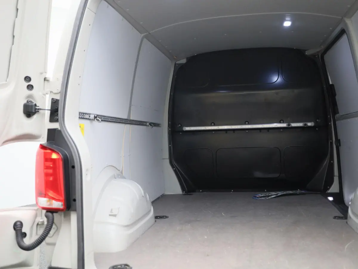2.0 TDI L1H1 150PK Automaat | Multifunctioneel Stuurwiel | Stoelverwarming | Elektrische Spiegels | Parkeersensoren Achter | Cruise Control | App-Connect | DAB+ | Airco |
