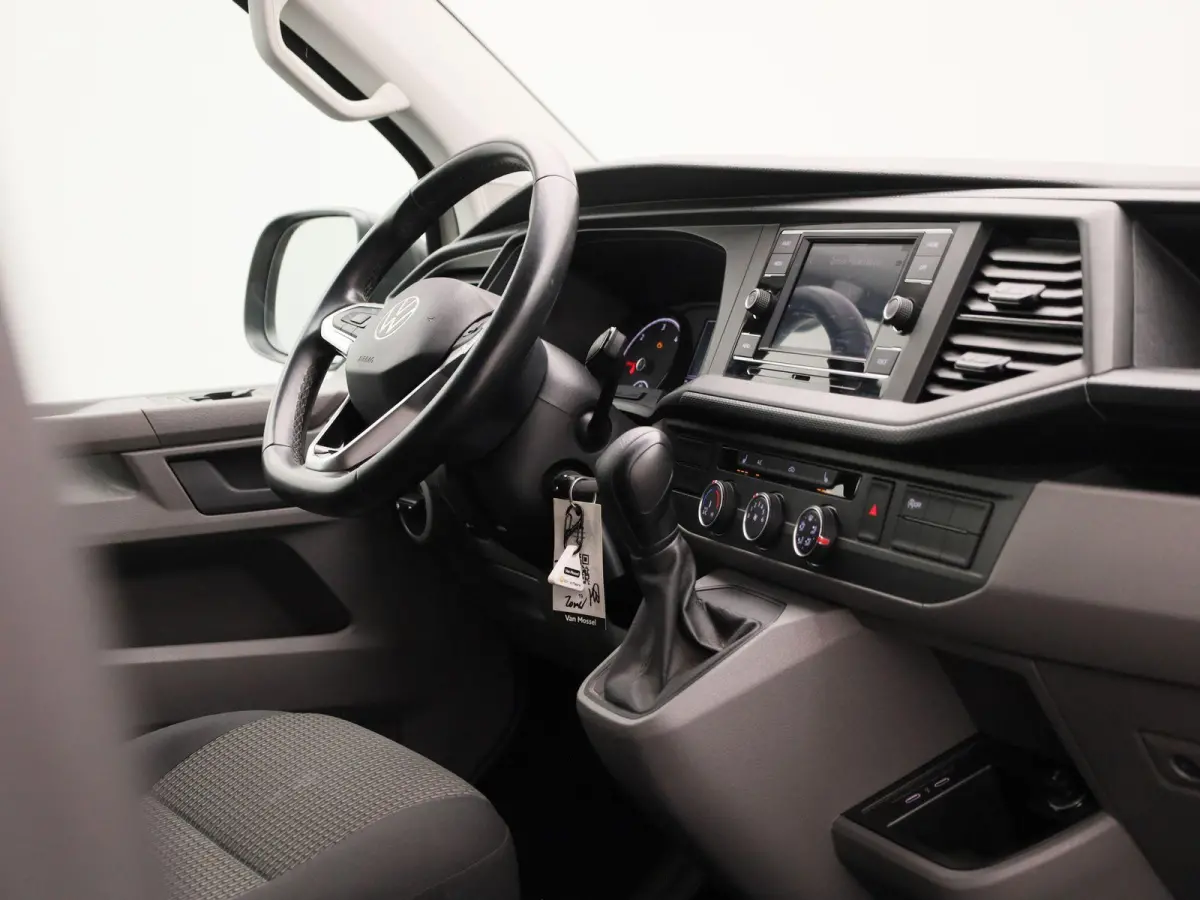 2.0 TDI L1H1 150PK Automaat | Multifunctioneel Stuurwiel | Stoelverwarming | Elektrische Spiegels | Parkeersensoren Achter | Cruise Control | App-Connect | DAB+ | Airco |