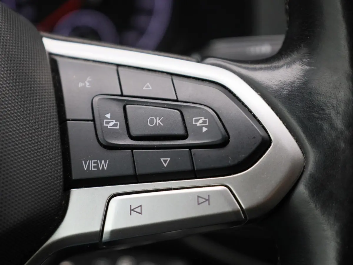 2.0 TDI L1H1 150PK Automaat | Multifunctioneel Stuurwiel | Stoelverwarming | Elektrische Spiegels | Parkeersensoren Achter | Cruise Control | App-Connect | DAB+ | Airco |
