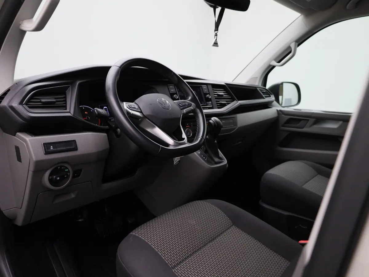 2.0 TDI L1H1 150PK Automaat | Multifunctioneel Stuurwiel | Stoelverwarming | Elektrische Spiegels | Parkeersensoren Achter | Cruise Control | App-Connect | DAB+ | Airco |