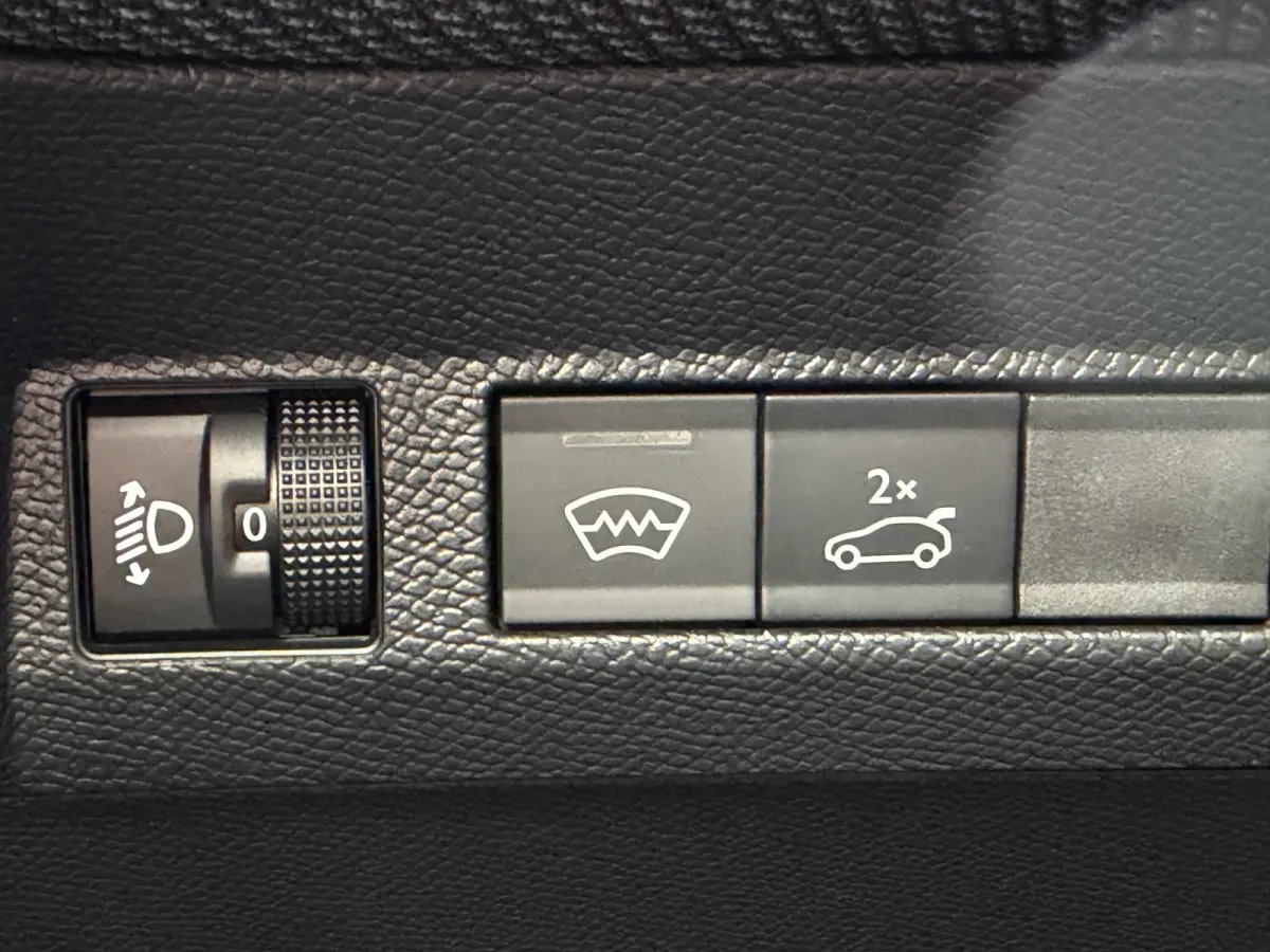 Plus (Pack Techno) Comfort Range 73 kWh (Elektrische Klep - Stoel-/- stuurverwarming - Adaptieve Cruise Controle - Camera - Keyless Entry - 19"incl 4S - LED Matrix - Warmtepomp)