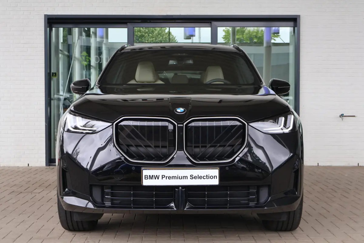 30e xDrive | SOH 100% | M Sport Pro | Harman Kardon | Trekhaak | Glazen Panoramadak | Driving Assistant Professional