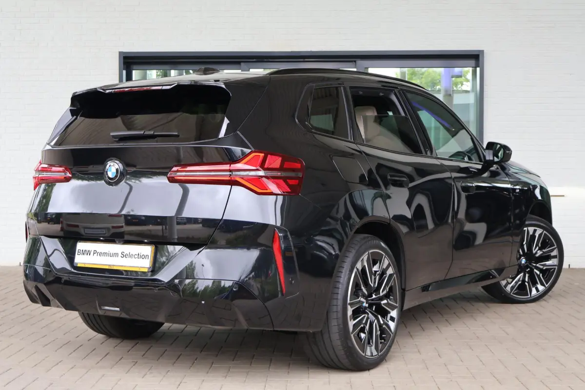30e xDrive | SOH 100% | M Sport Pro | Harman Kardon | Trekhaak | Glazen Panoramadak | Driving Assistant Professional