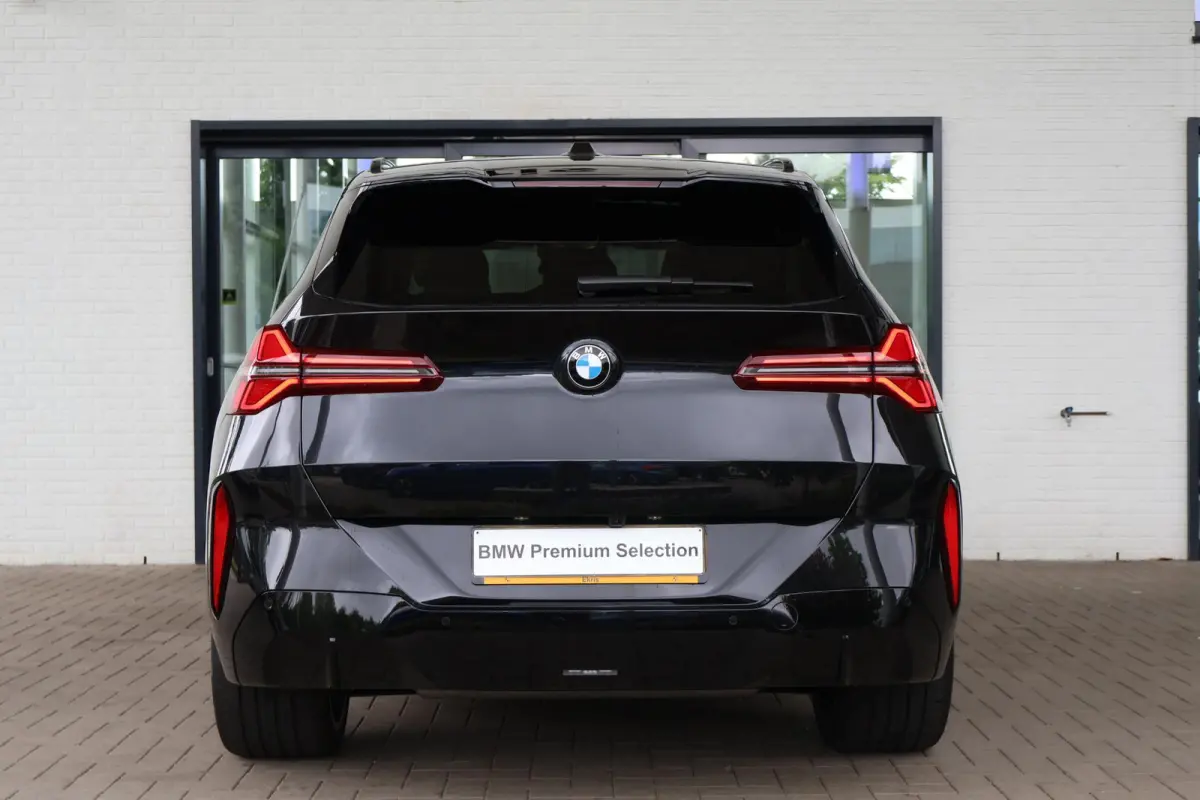 30e xDrive | SOH 100% | M Sport Pro | Harman Kardon | Trekhaak | Glazen Panoramadak | Driving Assistant Professional