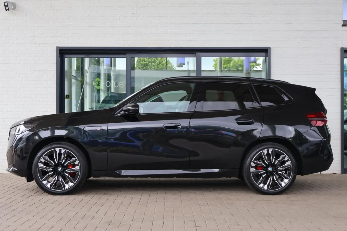 30e xDrive | SOH 100% | M Sport Pro | Harman Kardon | Trekhaak | Glazen Panoramadak | Driving Assistant Professional