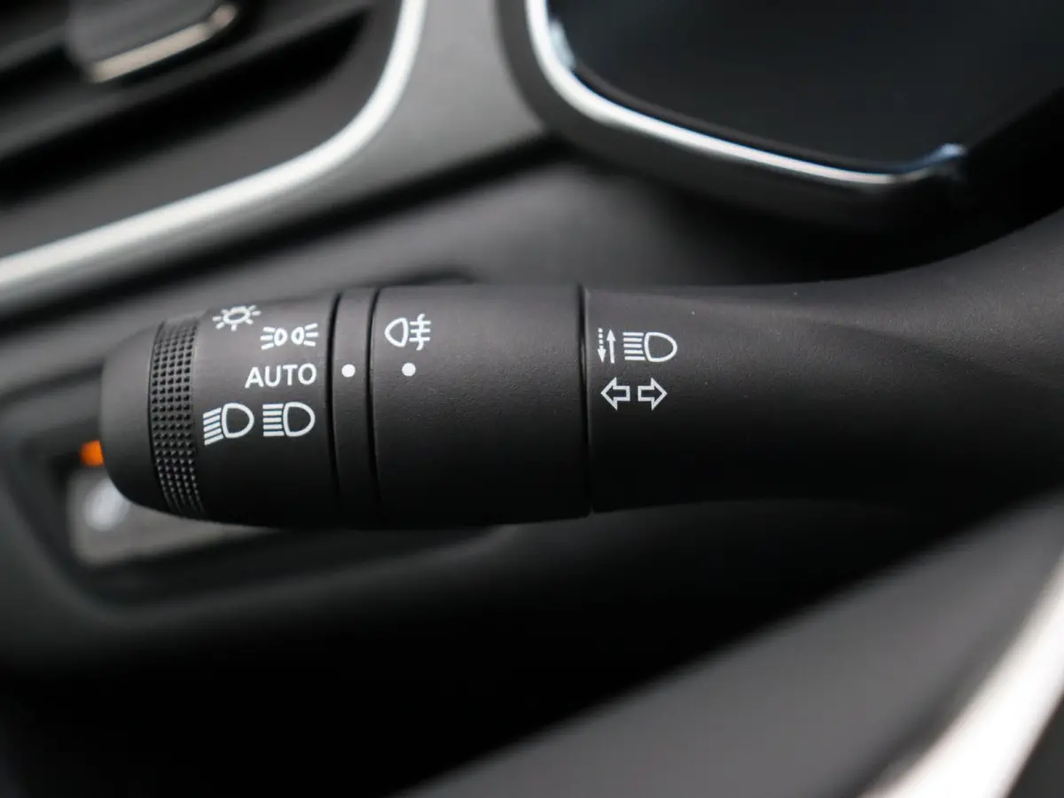 E-Tech full hybrid 160pk techno | Vijf jaar garantie | Stoel- en stuurwielverwarming | Achteruitrijcamera |