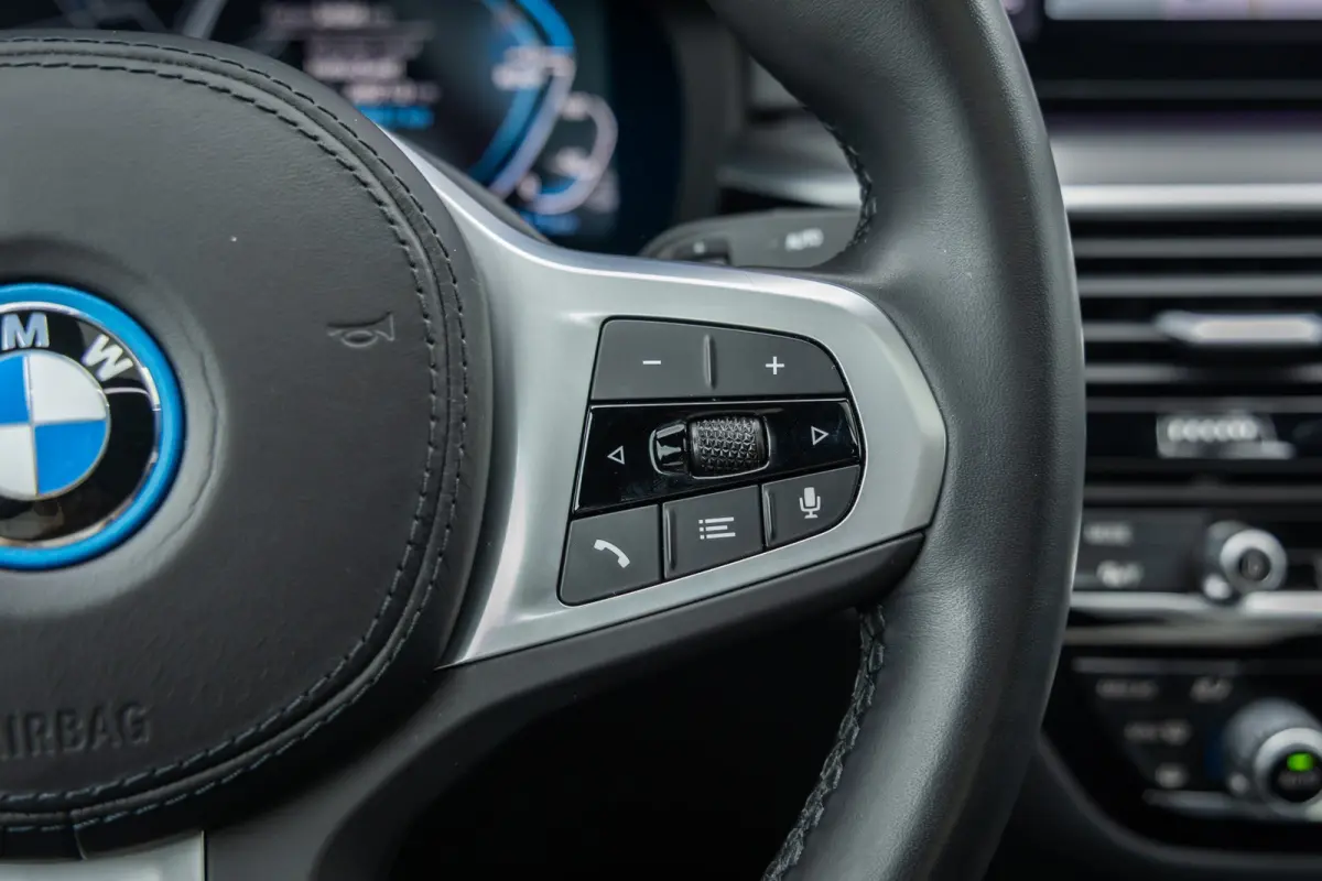 530e M-sport | Pano | 20'' | SOH 96% | Leder | M-pakket | Harman/kardon | Head-up | Elektrisch verstelb. bestuurdersstoel | Apple Carplay/Android Auto | Achteruitrijcamera | Apple Carplay/An