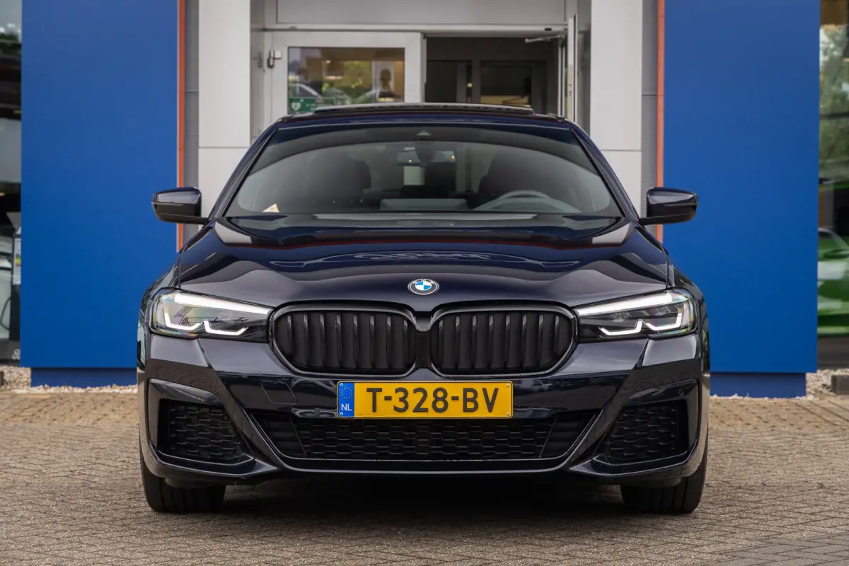 530e M-sport | Pano | 20'' | SOH 96% | Leder | M-pakket | Harman/kardon | Head-up | Elektrisch verstelb. bestuurdersstoel | Apple Carplay/Android Auto | Achteruitrijcamera | Apple Carplay/An