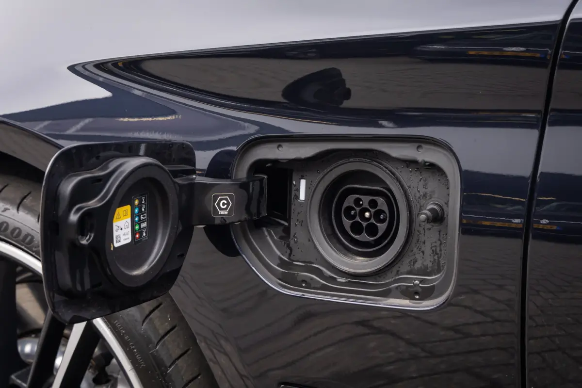 530e M-sport | Pano | 20'' | SOH 96% | Leder | M-pakket | Harman/kardon | Head-up | Elektrisch verstelb. bestuurdersstoel | Apple Carplay/Android Auto | Achteruitrijcamera | Apple Carplay/An
