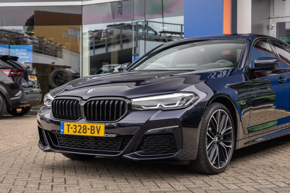 530e M-sport | Pano | 20'' | SOH 96% | Leder | M-pakket | Harman/kardon | Head-up | Elektrisch verstelb. bestuurdersstoel | Apple Carplay/Android Auto | Achteruitrijcamera | Apple Carplay/An