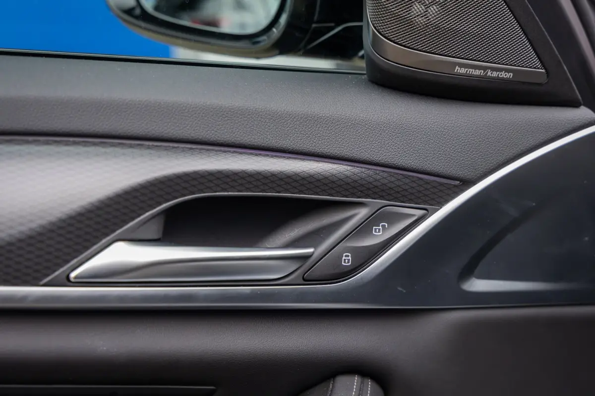 530e M-sport | Pano | 20'' | SOH 96% | Leder | M-pakket | Harman/kardon | Head-up | Elektrisch verstelb. bestuurdersstoel | Apple Carplay/Android Auto | Achteruitrijcamera | Apple Carplay/An