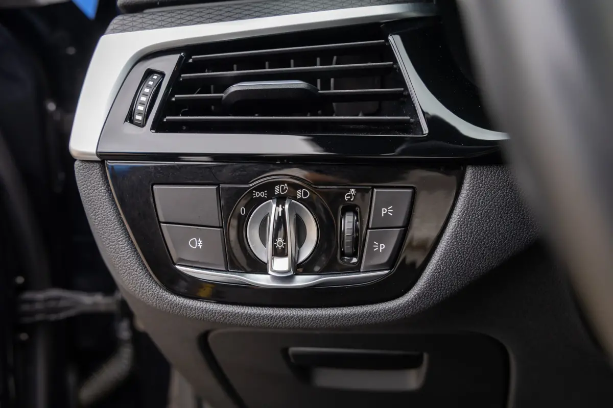 530e M-sport | Pano | 20'' | SOH 96% | Leder | M-pakket | Harman/kardon | Head-up | Elektrisch verstelb. bestuurdersstoel | Apple Carplay/Android Auto | Achteruitrijcamera | Apple Carplay/An