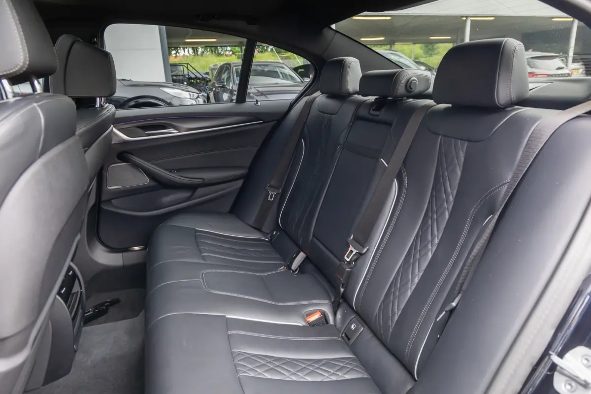 530e M-sport | Pano | 20'' | SOH 96% | Leder | M-pakket | Harman/kardon | Head-up | Elektrisch verstelb. bestuurdersstoel | Apple Carplay/Android Auto | Achteruitrijcamera | Apple Carplay/An
