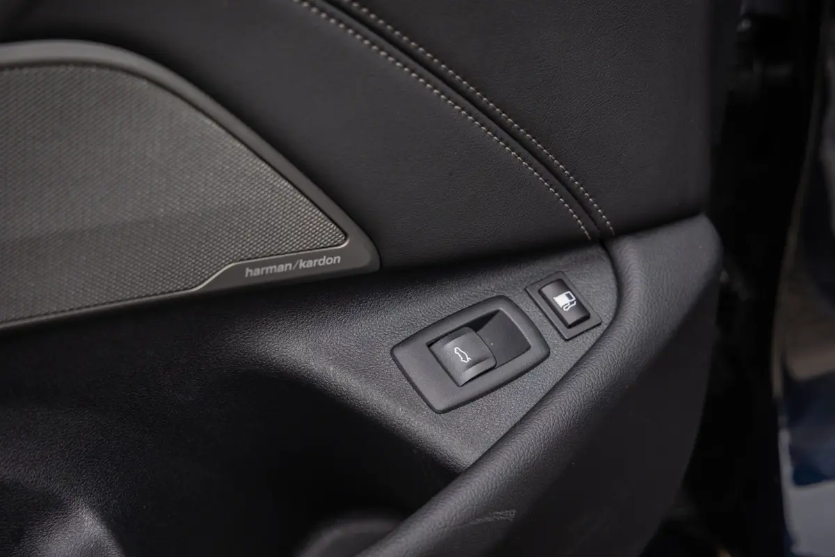 530e M-sport | Pano | 20'' | SOH 96% | Leder | M-pakket | Harman/kardon | Head-up | Elektrisch verstelb. bestuurdersstoel | Apple Carplay/Android Auto | Achteruitrijcamera | Apple Carplay/An