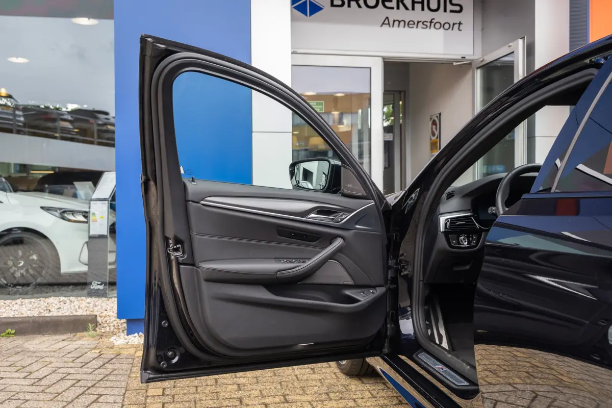 530e M-sport | Pano | 20'' | SOH 96% | Leder | M-pakket | Harman/kardon | Head-up | Elektrisch verstelb. bestuurdersstoel | Apple Carplay/Android Auto | Achteruitrijcamera | Apple Carplay/An
