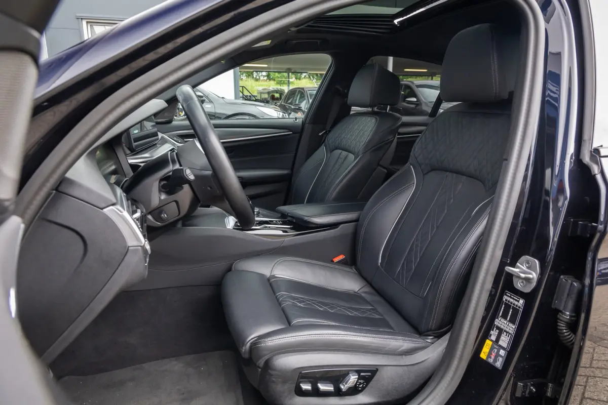 530e M-sport | Pano | 20'' | SOH 96% | Leder | M-pakket | Harman/kardon | Head-up | Elektrisch verstelb. bestuurdersstoel | Apple Carplay/Android Auto | Achteruitrijcamera | Apple Carplay/An