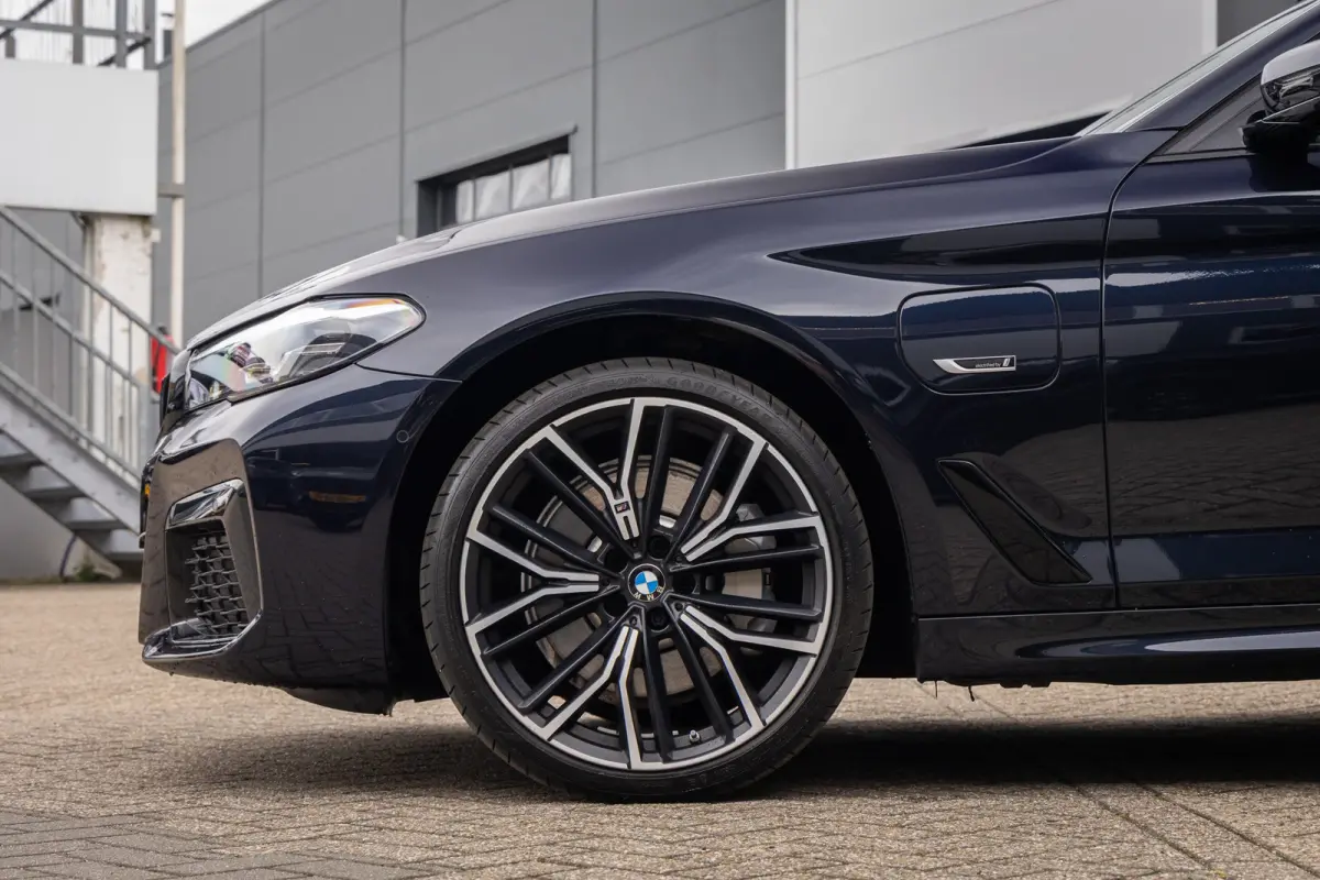 530e M-sport | Pano | 20'' | SOH 96% | Leder | M-pakket | Harman/kardon | Head-up | Elektrisch verstelb. bestuurdersstoel | Apple Carplay/Android Auto | Achteruitrijcamera | Apple Carplay/An