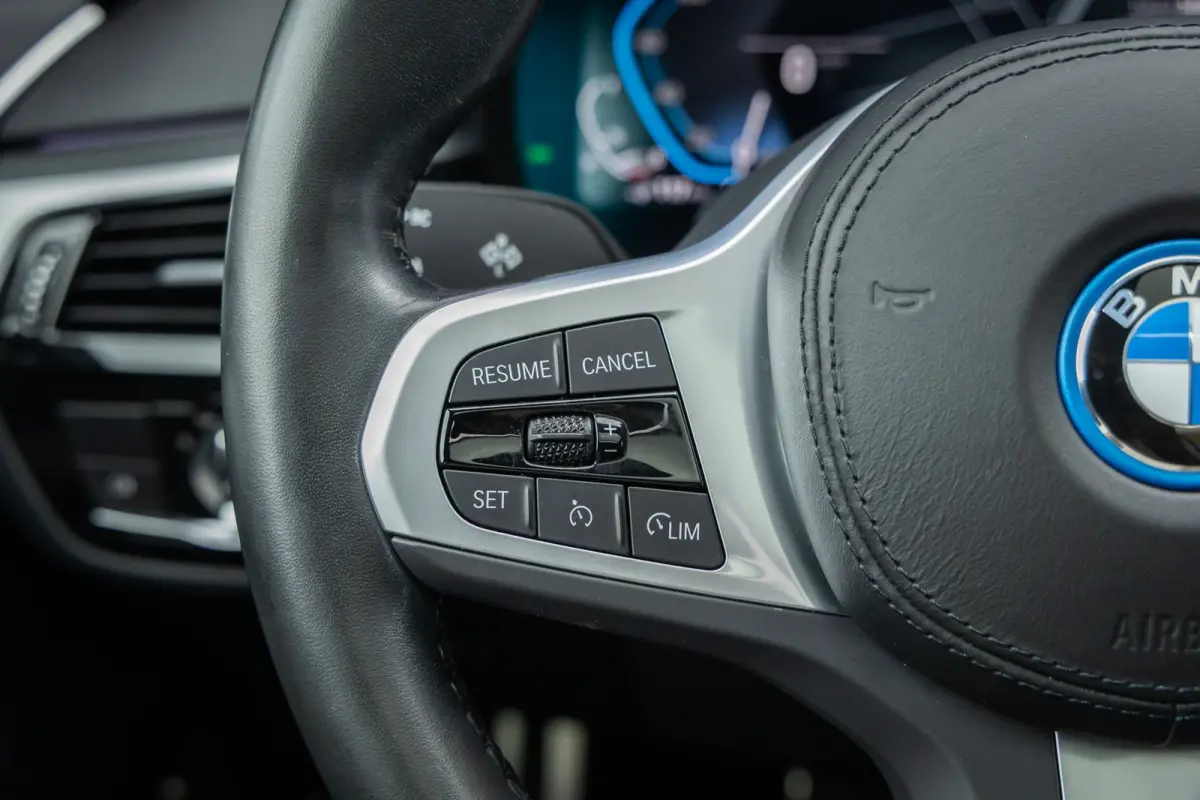 530e M-sport | Pano | 20'' | SOH 96% | Leder | M-pakket | Harman/kardon | Head-up | Elektrisch verstelb. bestuurdersstoel | Apple Carplay/Android Auto | Achteruitrijcamera | Apple Carplay/An